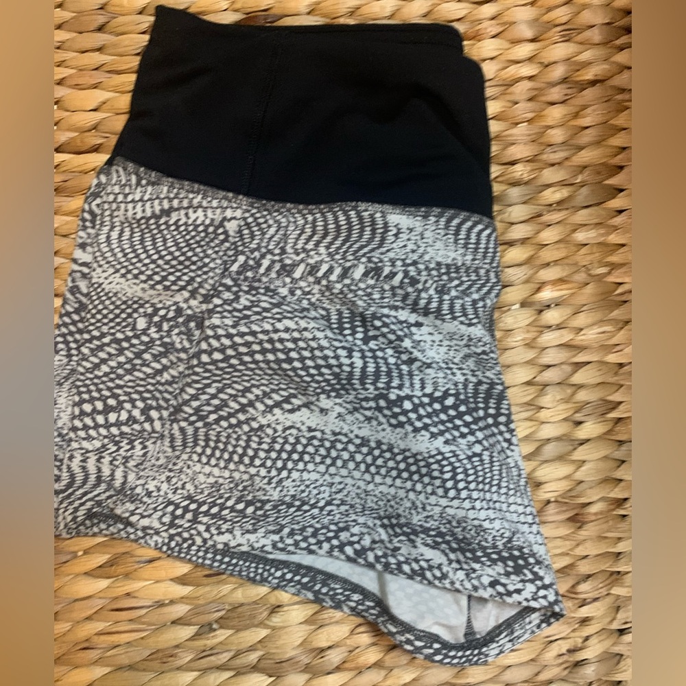 - LULULEMON 4" SHORTS RARE PRINT
